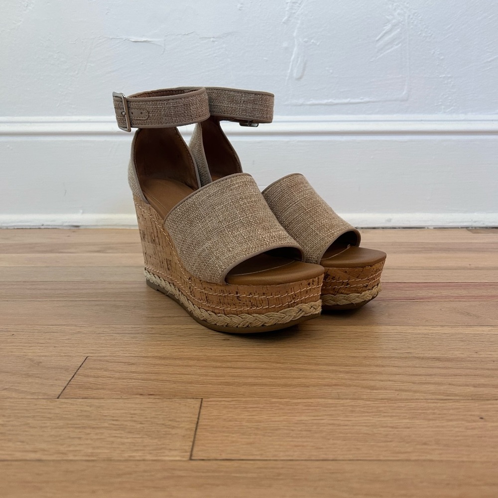 Universal Thread Boho Wedges Size 6